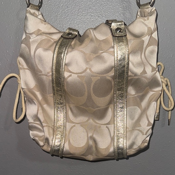 Coach poppy Metallic Gold and Cream Shoulder Bag. - Picture 5 of 8